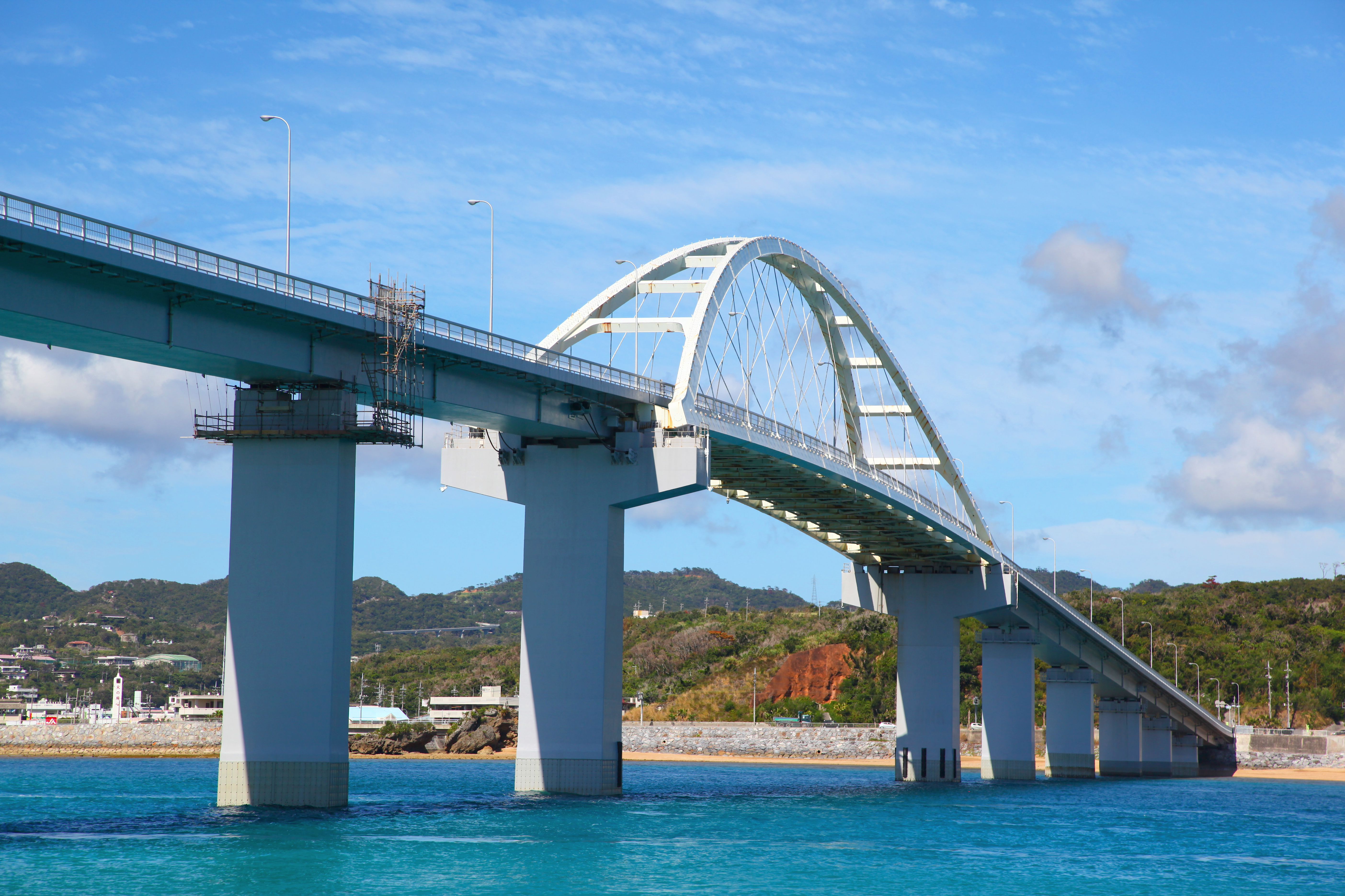 瀬底大橋 横 No 0364 沖縄のフリー写真素材サイト ばんない堂