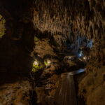 CAVE OKINAWA（ケイブ オキナワ）・通路と鍾乳石（横）：No.4030